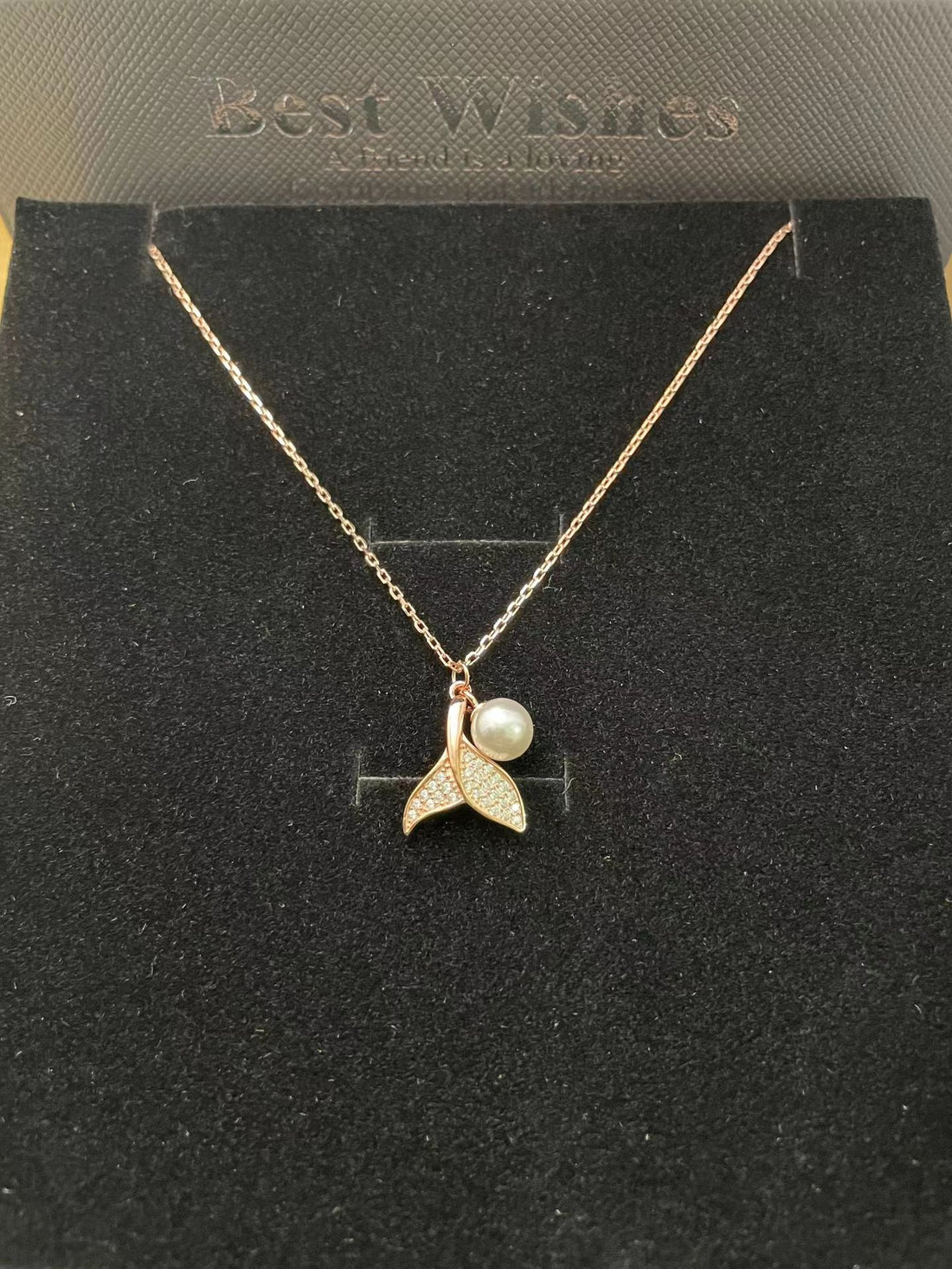 beautiful pendant necklace