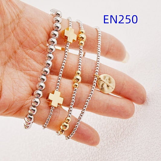 4-teiliges Armbandset: silberfarbene Perlen, goldfarbene Kreuz-Charms & Scheibenanhänger