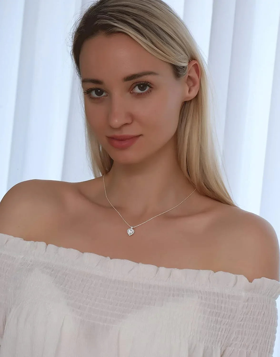 Three-Stone Swirl Pendant Necklace - JIMMY JEWELRY 01