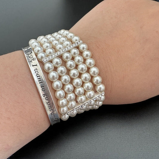 Multi-row pearl bracelet with sparkling rhinestones Stretch bracelet
