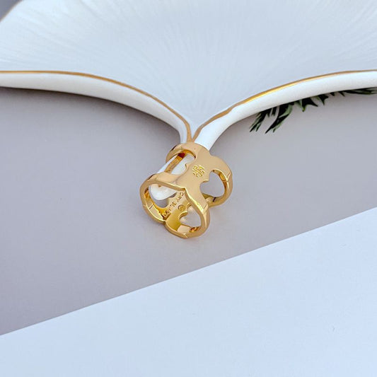 Gold wide ring front view, openwork frame with star-like detail