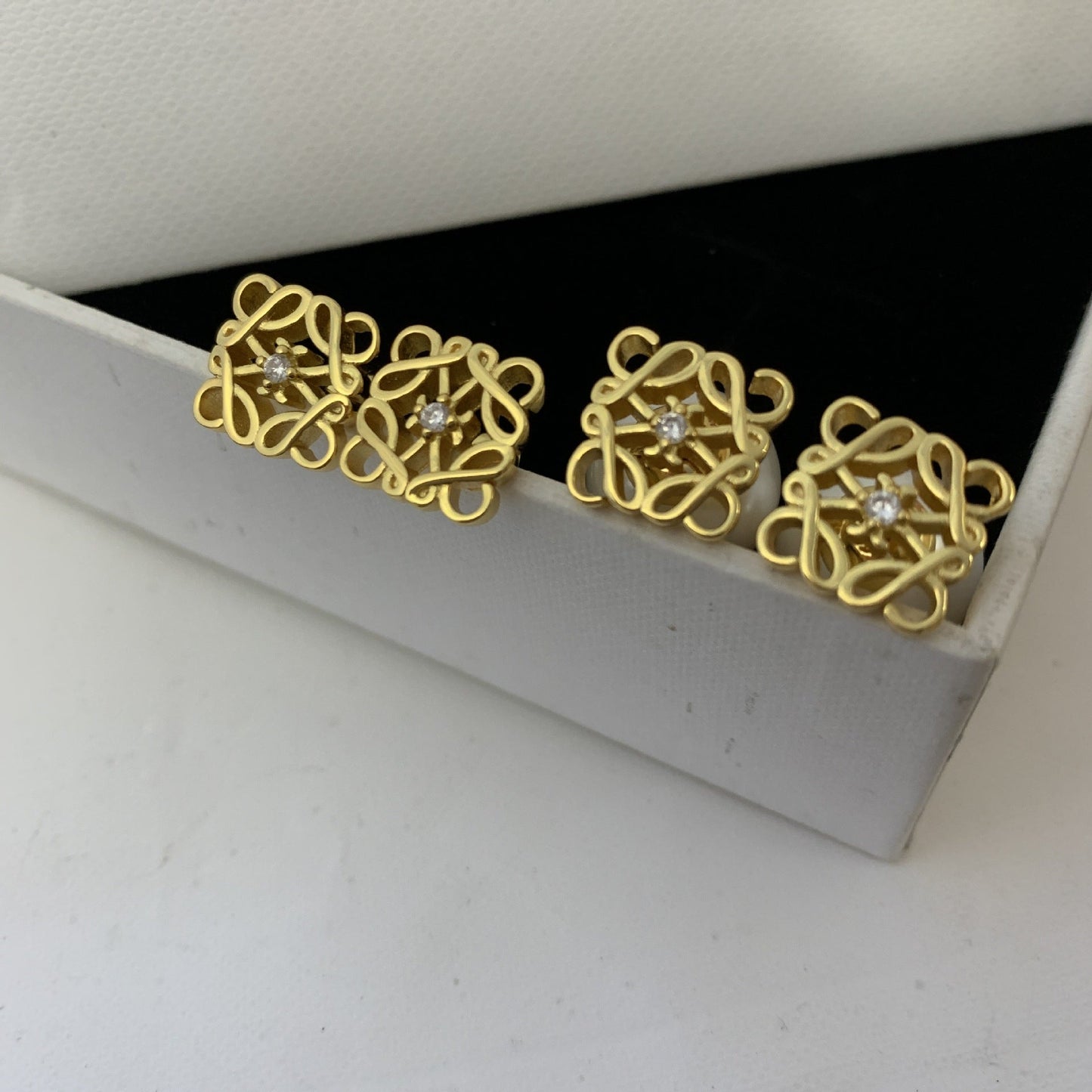 LOEWE Square Hollow High-end Pattern Earrings