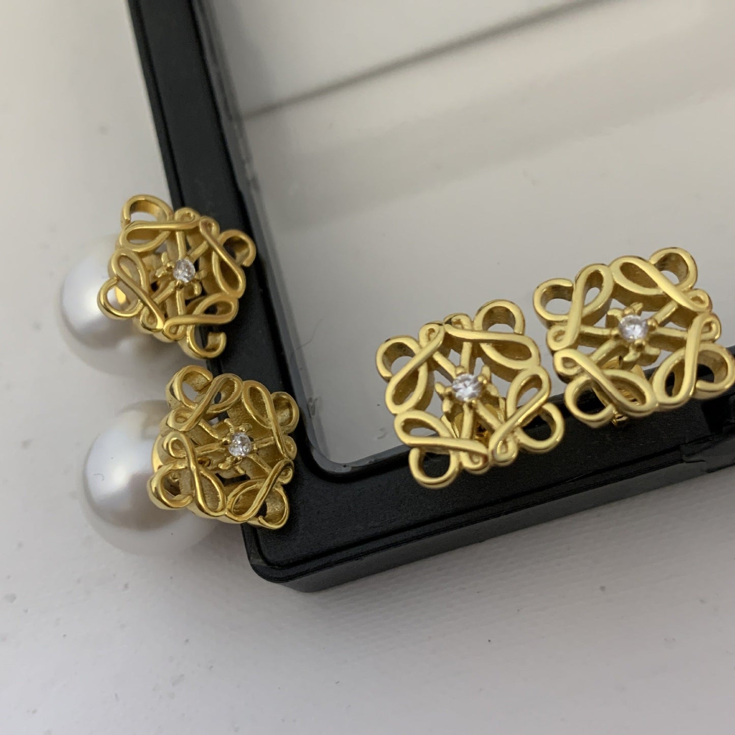 LOEWE Square Hollow High-end Pattern Earrings