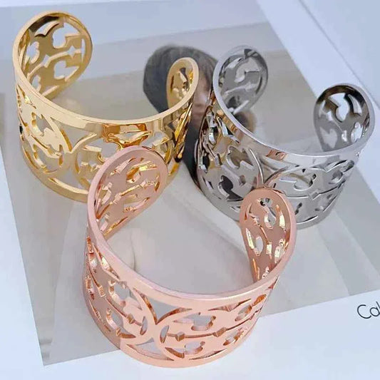 Breites Metallarmband mit Openwork-Muster in Gold-, Roségold- und Weißgold-Farbe