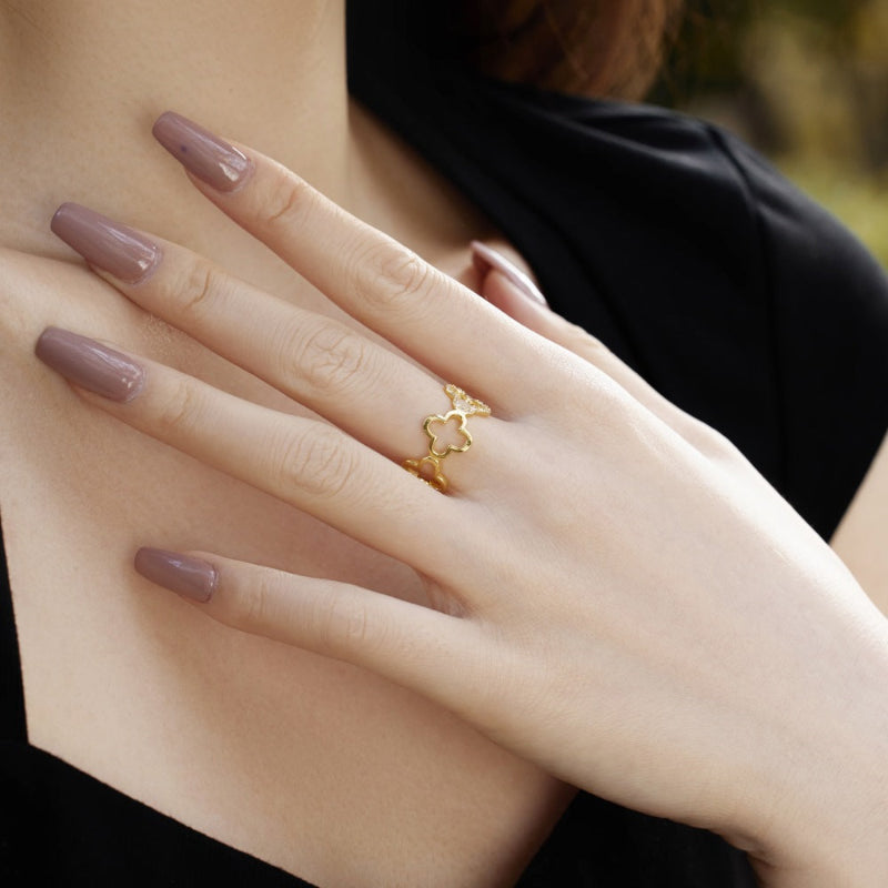 Dainty Clover Outline Ring