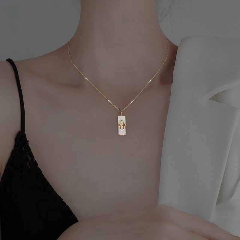 bvlgari parentesi diamond pendant