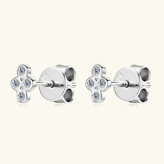 Four-leaf clover stud earrings in white gold tone, four round moissanite stones