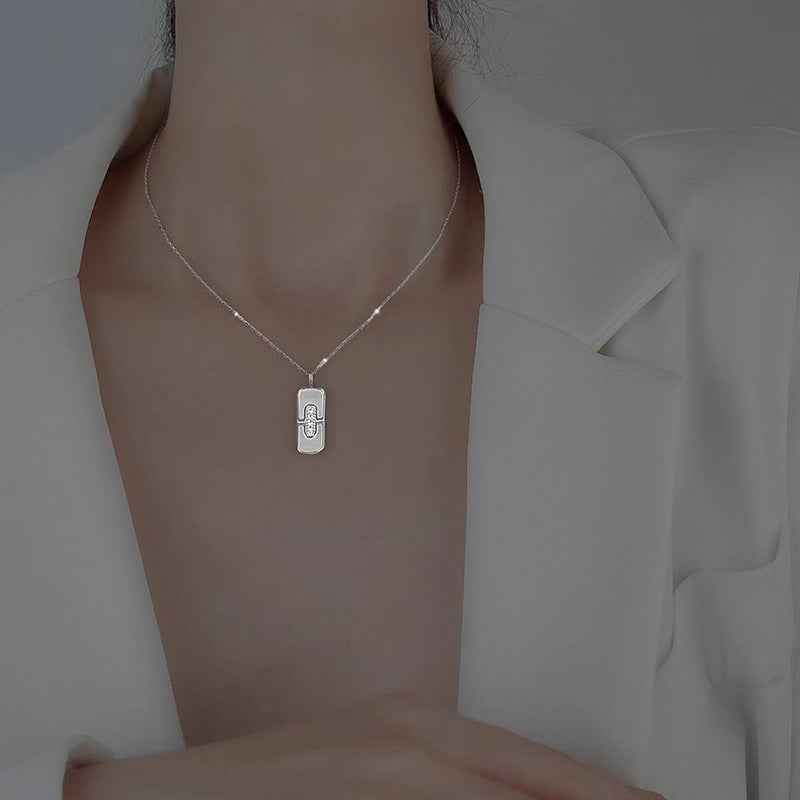 bvlgari parentesi diamond pendant