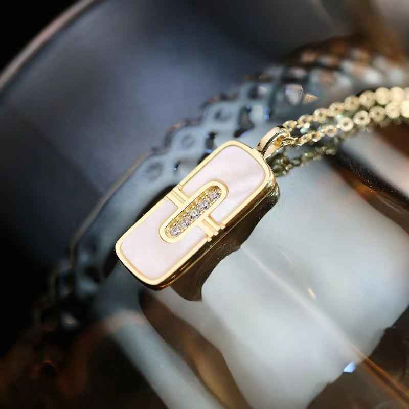 bvlgari parentesi diamond pendant