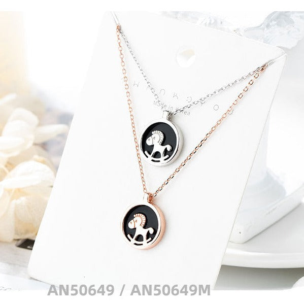 swing horse pendant