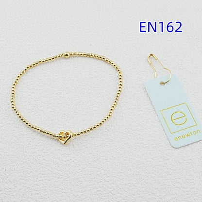 Gold heart-pendant beaded bracelet with central heart charm and clasp