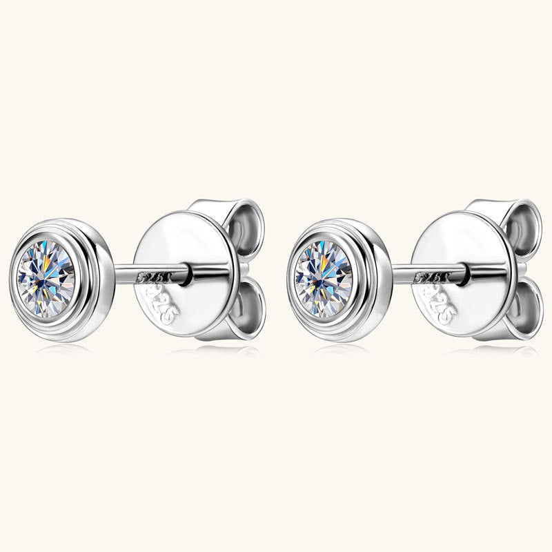 D Color VVS1 Moissanite Round Studs (Gold)

