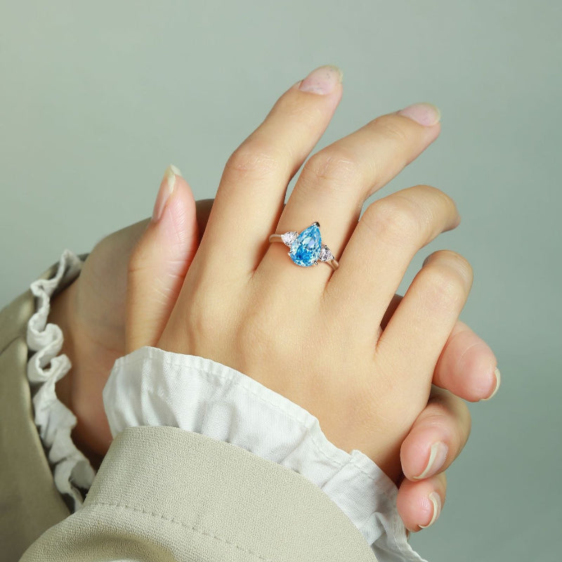 pear diamond engagement ring