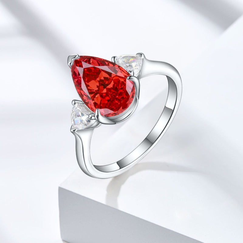 pear shaped engagement rings