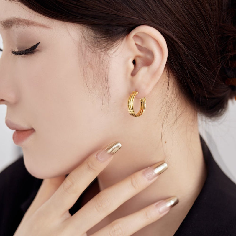 Grooved Gold Hoop Earrings

