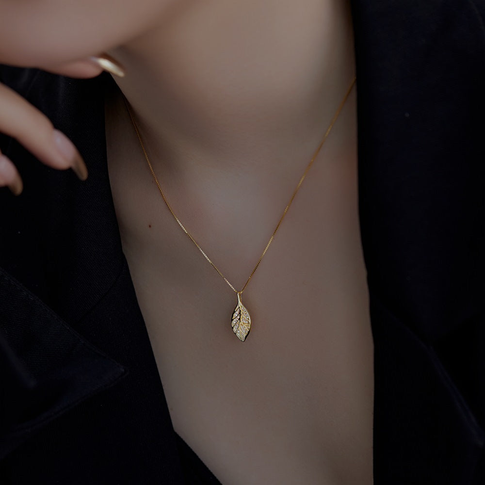 Elegant Enchanting Leaf Pendant Necklace