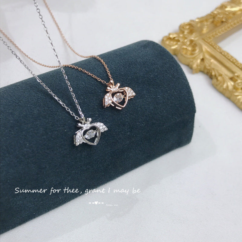 Glamorous Moving Stone Heart Pendant

