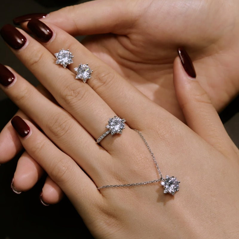 Elegant Diamond Simulant Star Necklace

