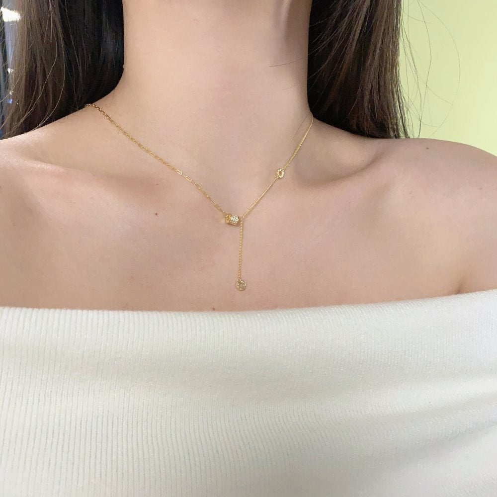 Glamorous Gold Roll Necklace