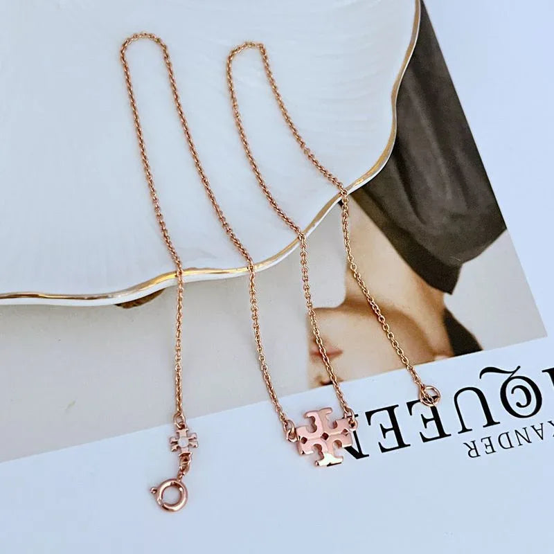 TORY BURCH ピンクゴールド　ロゴモチーフネックレス Tory Burch Double T Logo Pendant Necklace — Gold Silver Rose Gold