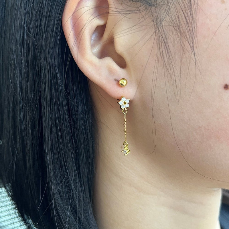 Minimalist Flower Dangle Earring

