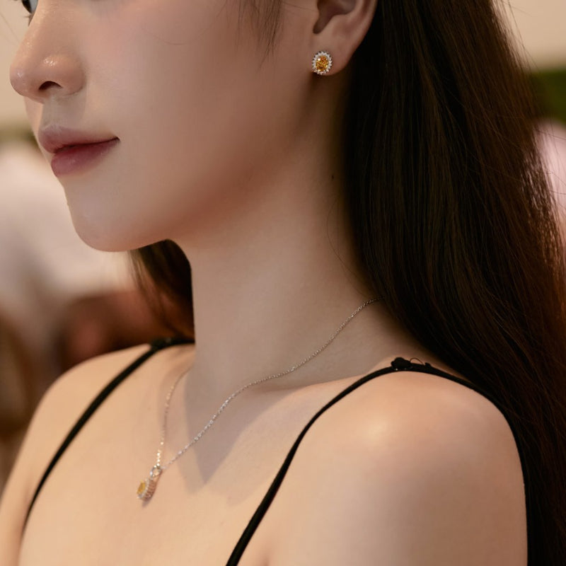 Shimmering Oval Zirconia Sun Necklace

