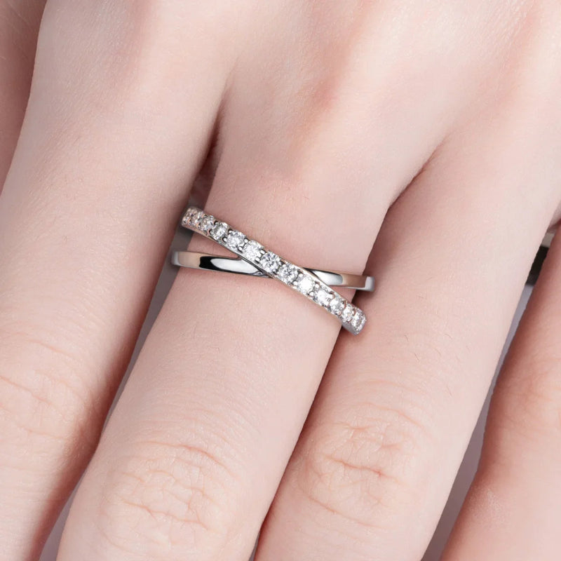 Dazzling Moissanite Intertwined Band

