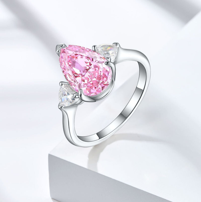 pear cut engagement rings