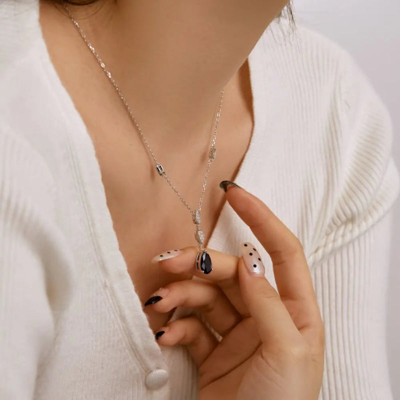 Dainty Women's Necklaces