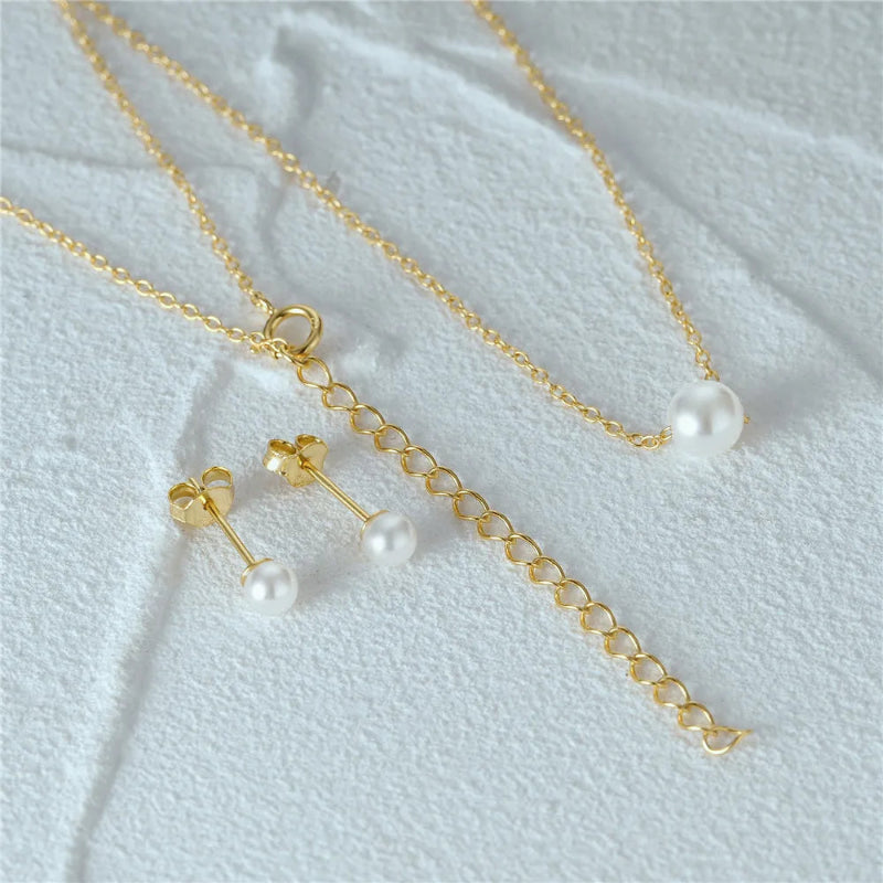 Elegant Pearl Set in Gold Tone


