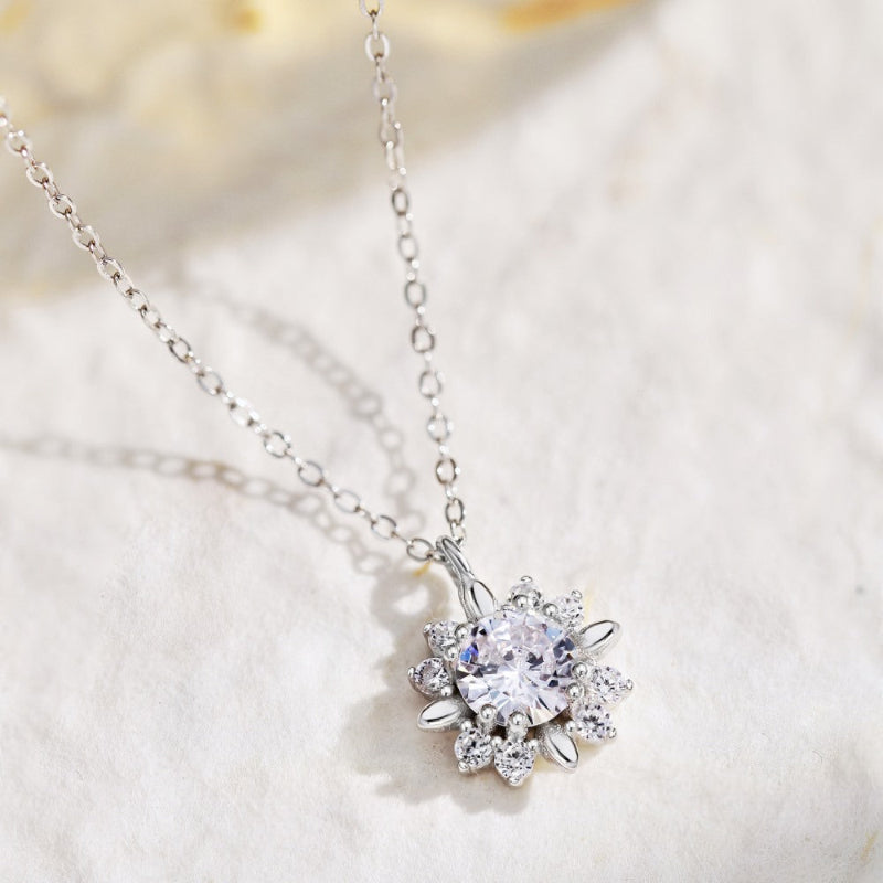 Eye-Catching Stone Pendant Necklace