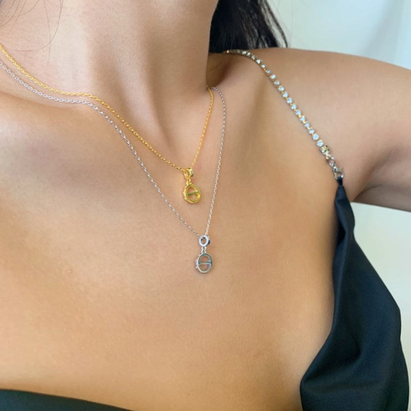 Minimalist Intersecting Design Necklace

