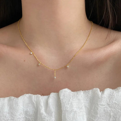 Elegant Gold Lariat with Gemstone

