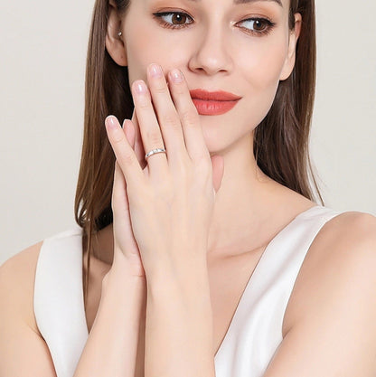 Glamorous D-Grade VVS1 Baguette Ring

