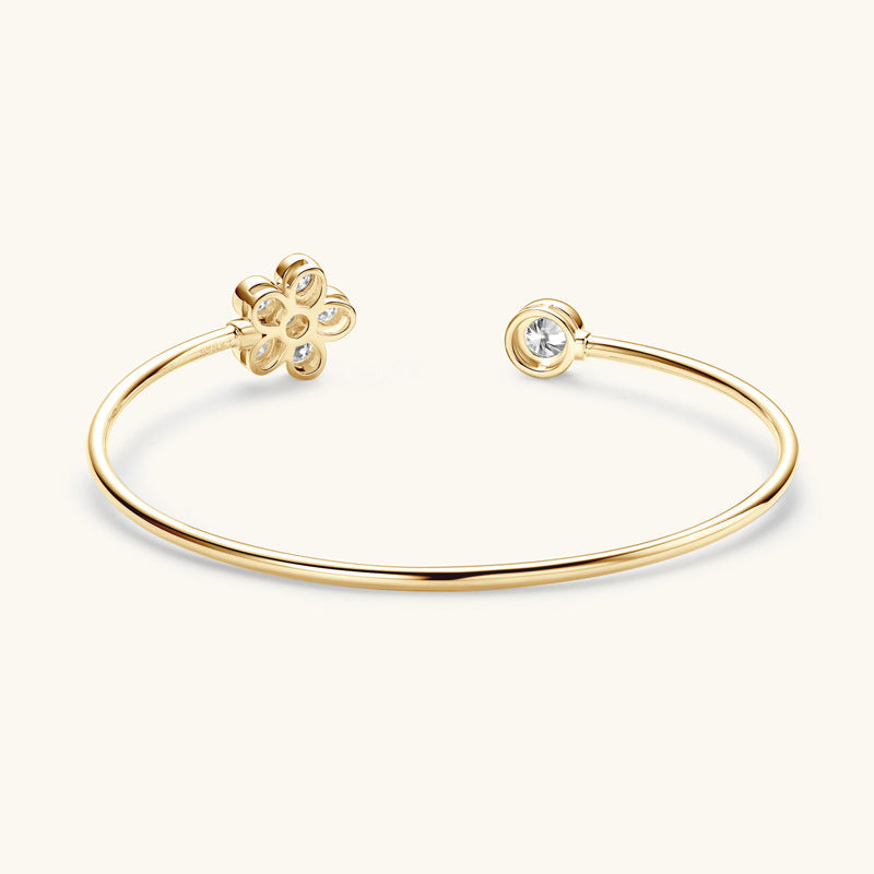 Glamorous D-Grade VVS1 Flower Bangle

