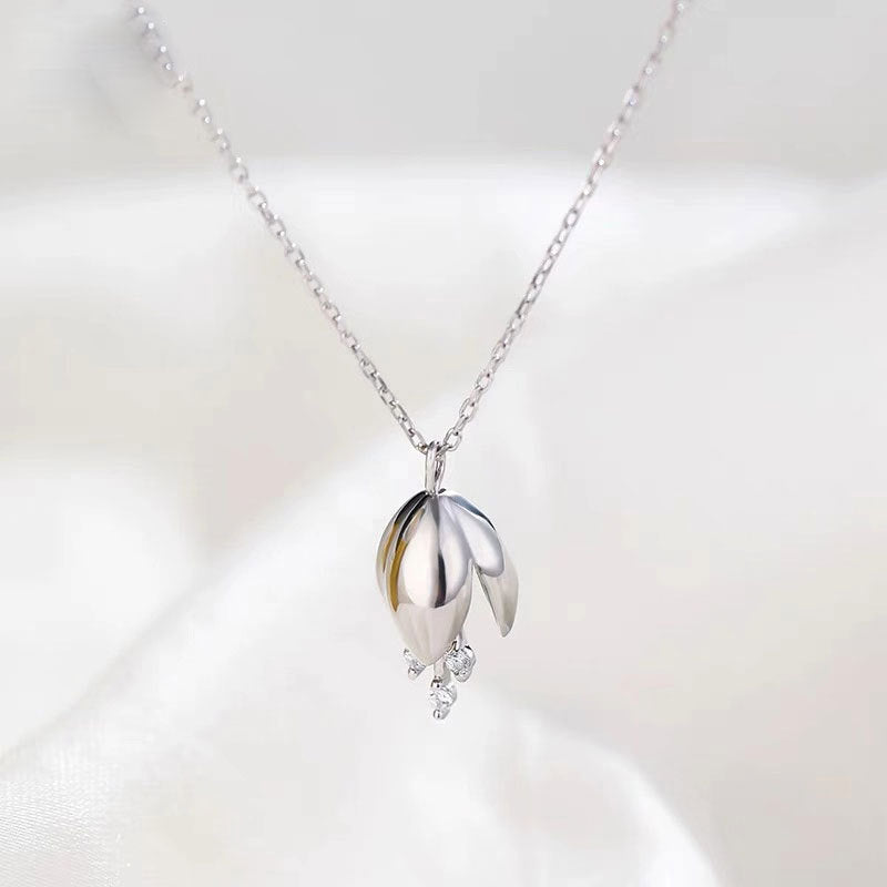 Chic Golden Floret Pendant

