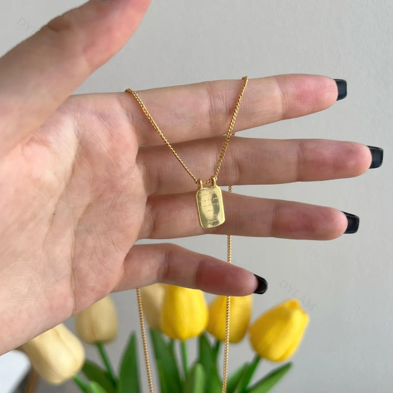 Simple and Elegant Gold Necklace

