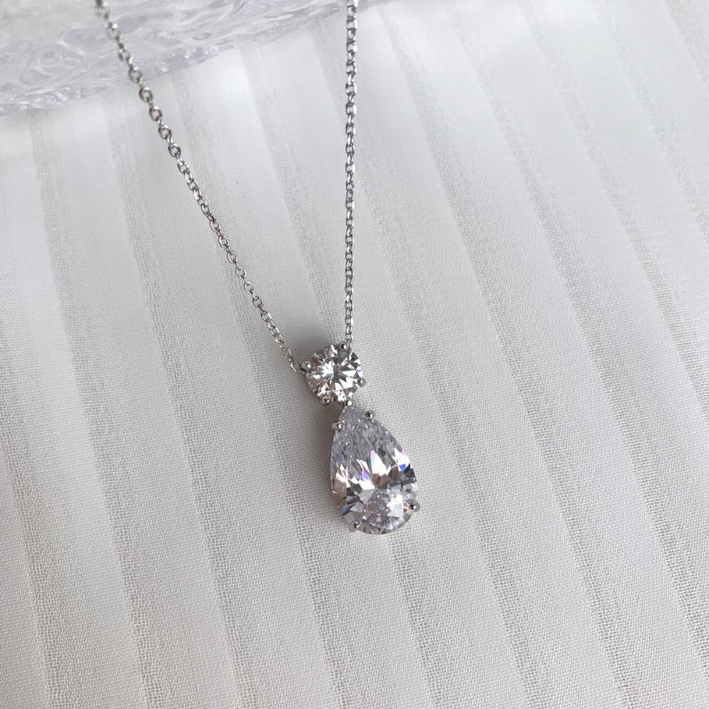 Pure Brilliance Pear & Round

