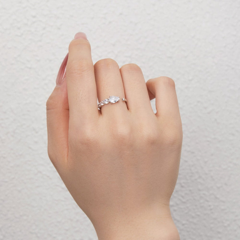 Sparkling Oval & Round Stone Ring

