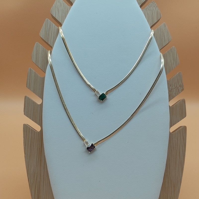 Sleek Gold Collar with Square Zirconia


