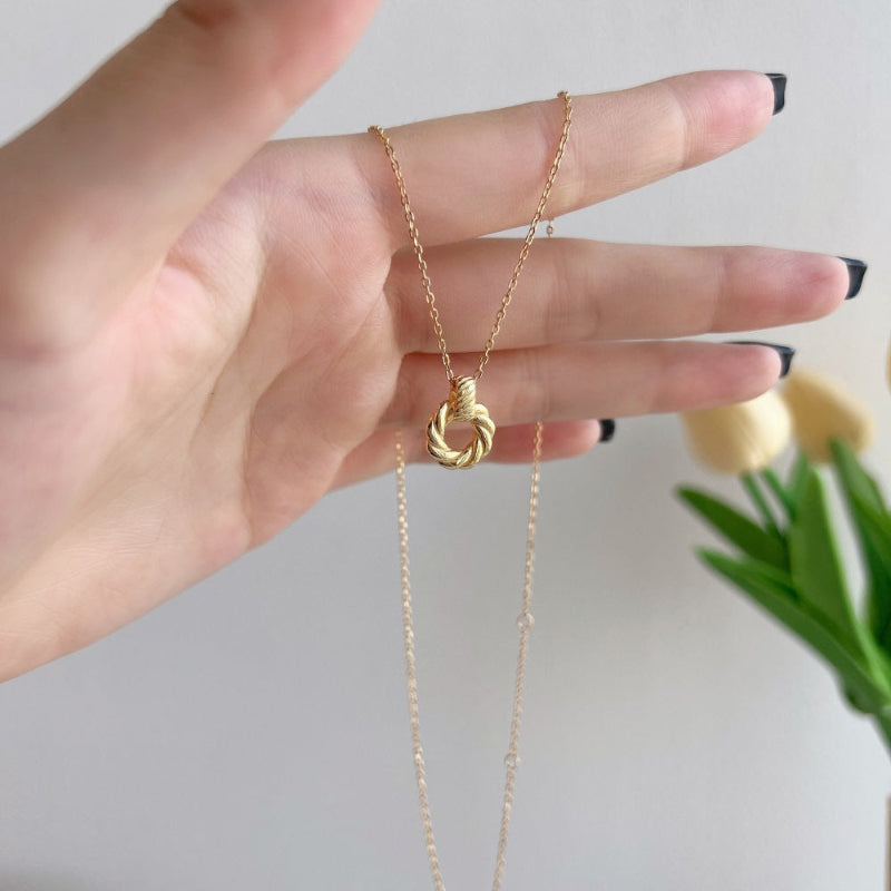 Lovely Luxurious Dainty Choker