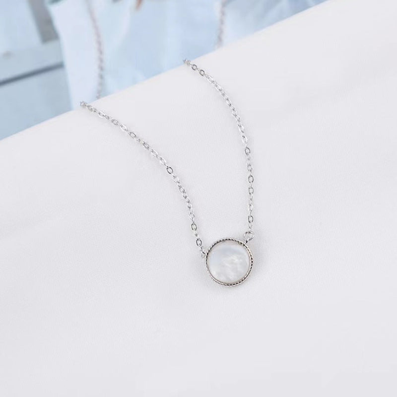 white shell necklace