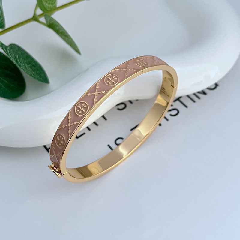 欧美时尚轻奢气质通勤珐琅彩釉镶嵌英文字母小众女款金属手镯