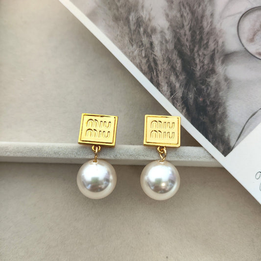 Miu Miu Square Pearl Pendant Versatile and Elegant Women's Earrings