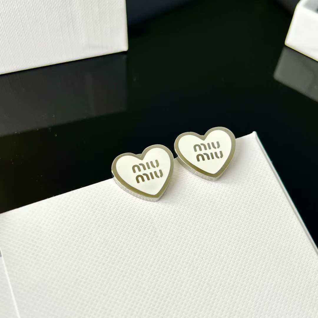 2025秋季新款爱心字母果糖色滴油耳钉时尚气质个性田园风百搭耳环