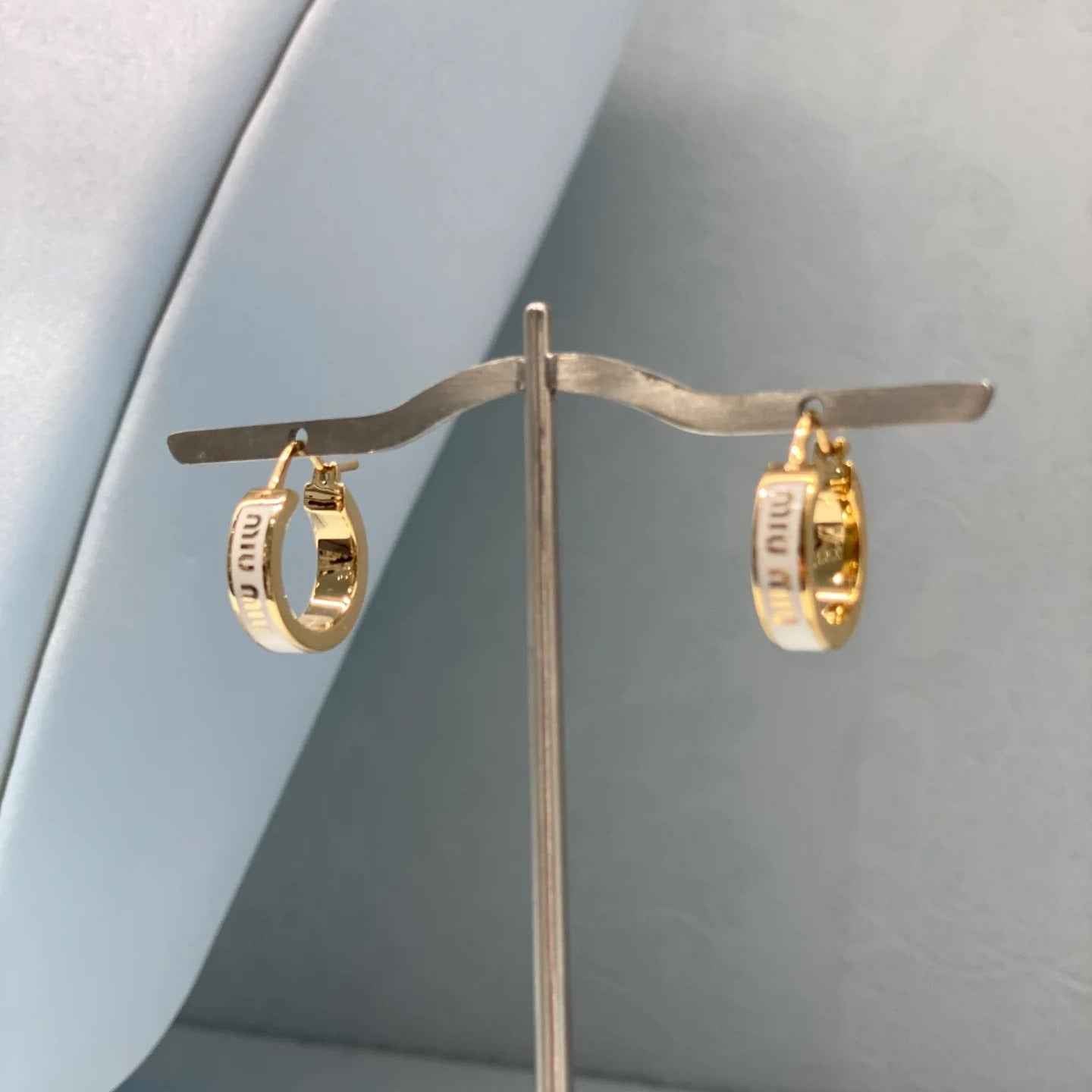 2024新款缪小姐珐琅耳环甜美时尚百搭高级感U形耳线夹字母女耳饰