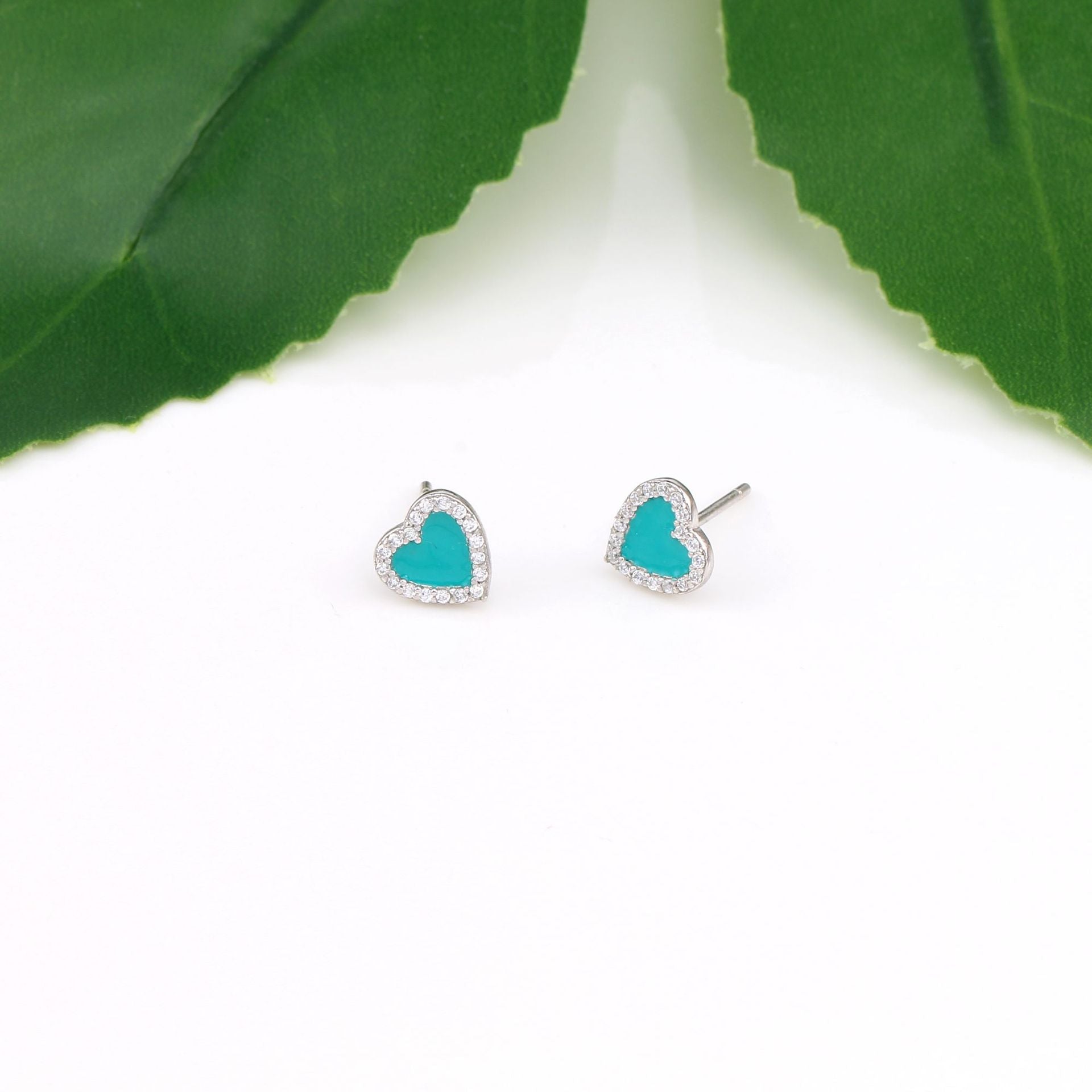 heart outline stud earrings