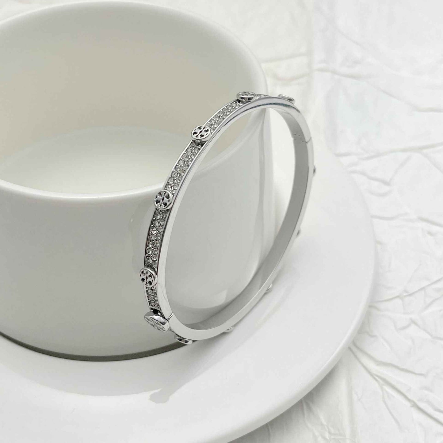 新款欧美时尚轻奢通勤小众设计镶嵌满钻英文字母金属气质手镯