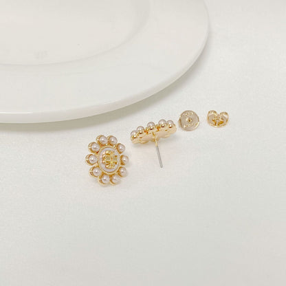 Tory Burch Gentle and Sweet Pearl Sunflower Round Stud Earrings
