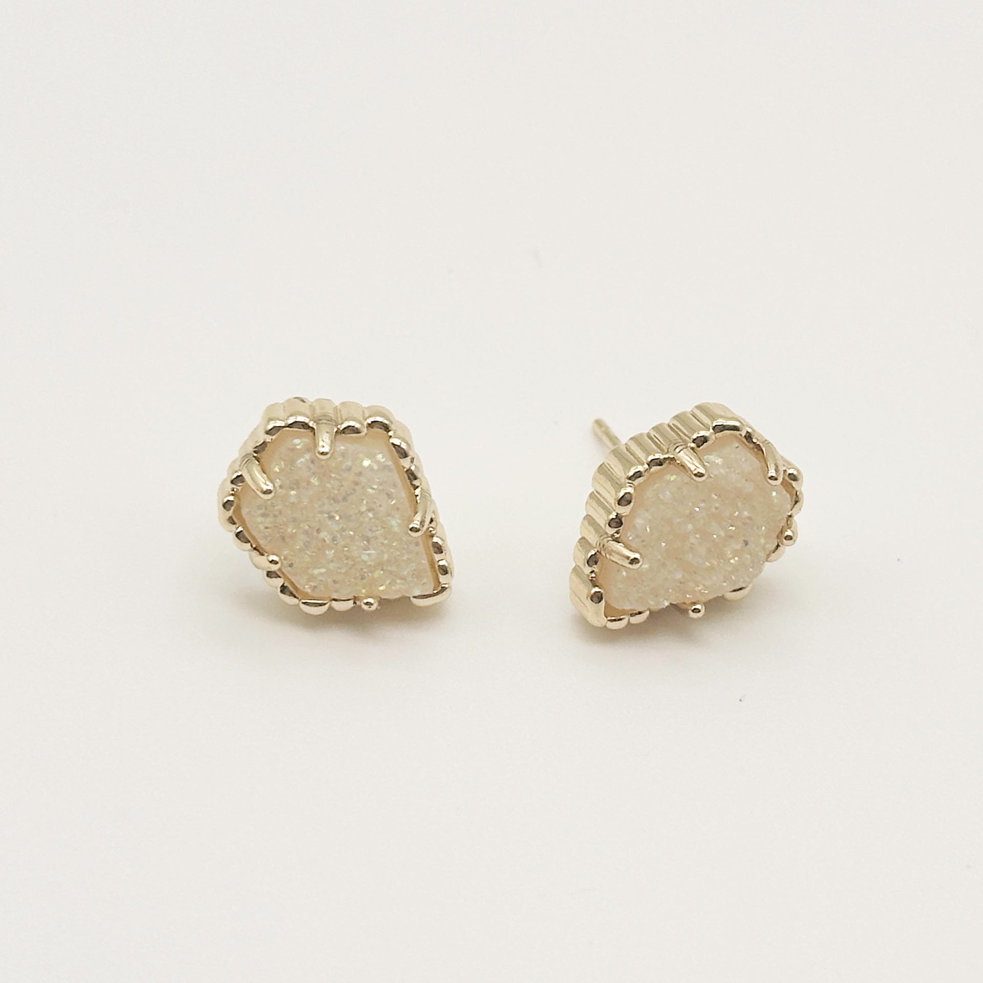 Pair of irregular rhombus stud earrings with druzy white stone and gold-tone scalloped bezel